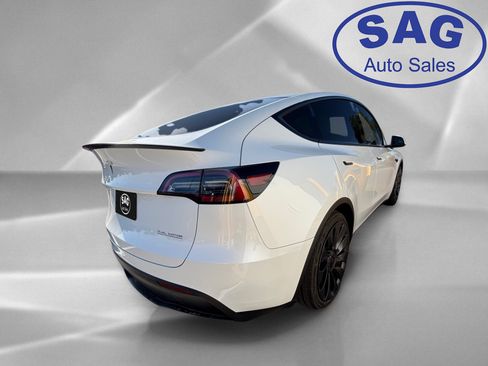 Used 2023 Tesla Model Y Performance AWD/4WD image 3