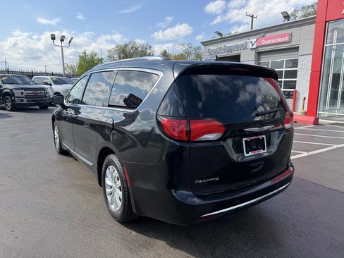 Used 2018 Chrysler Pacifica Touring-L Plus FWD image 7
