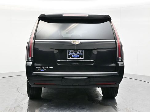 Used 2017 Cadillac Escalade Premium Luxury RWD image 6