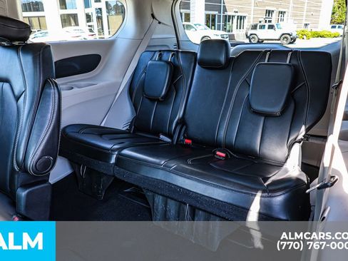Used 2024 Chrysler Pacifica Touring-L FWD image 22