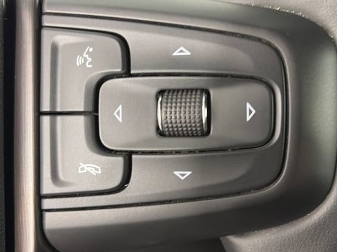 Used 2025 GMC Sierra 1500 AT4 w/ Technology Package AWD/4WD image 18