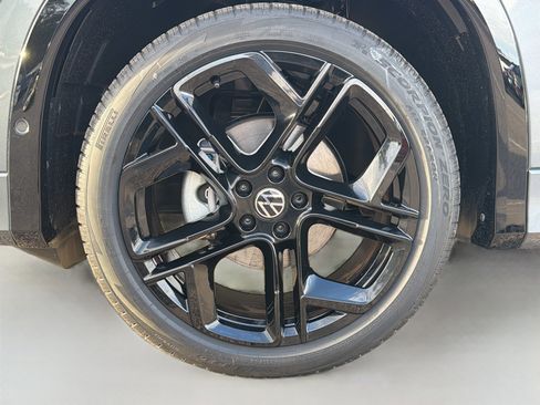 New 2026 Volkswagen Tiguan SE R-Line FWD image 42