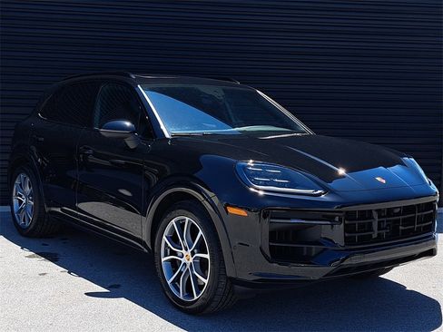 Used 2025 Porsche Cayenne image 9