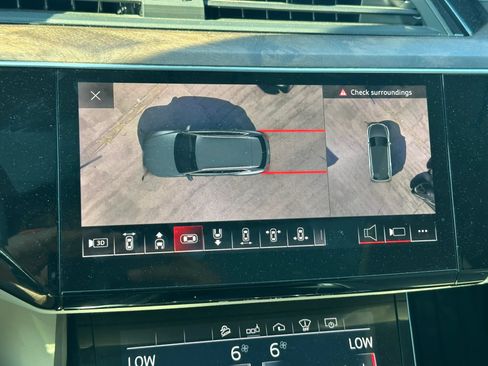 Used 2019 Audi e-tron Prestige AWD/4WD image 33