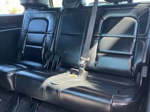 Used 2019 Lincoln Navigator Premiere AWD/4WD image 32