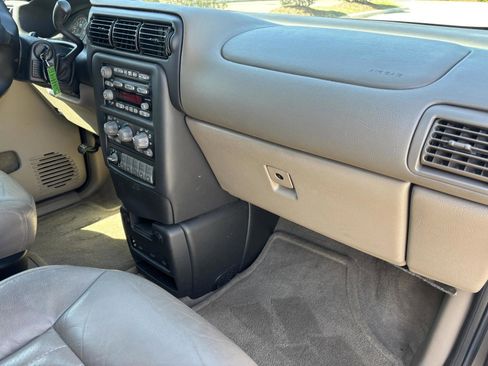 Used 2002 Pontiac Montana Extended w/ Premium Seating Pkg image 15