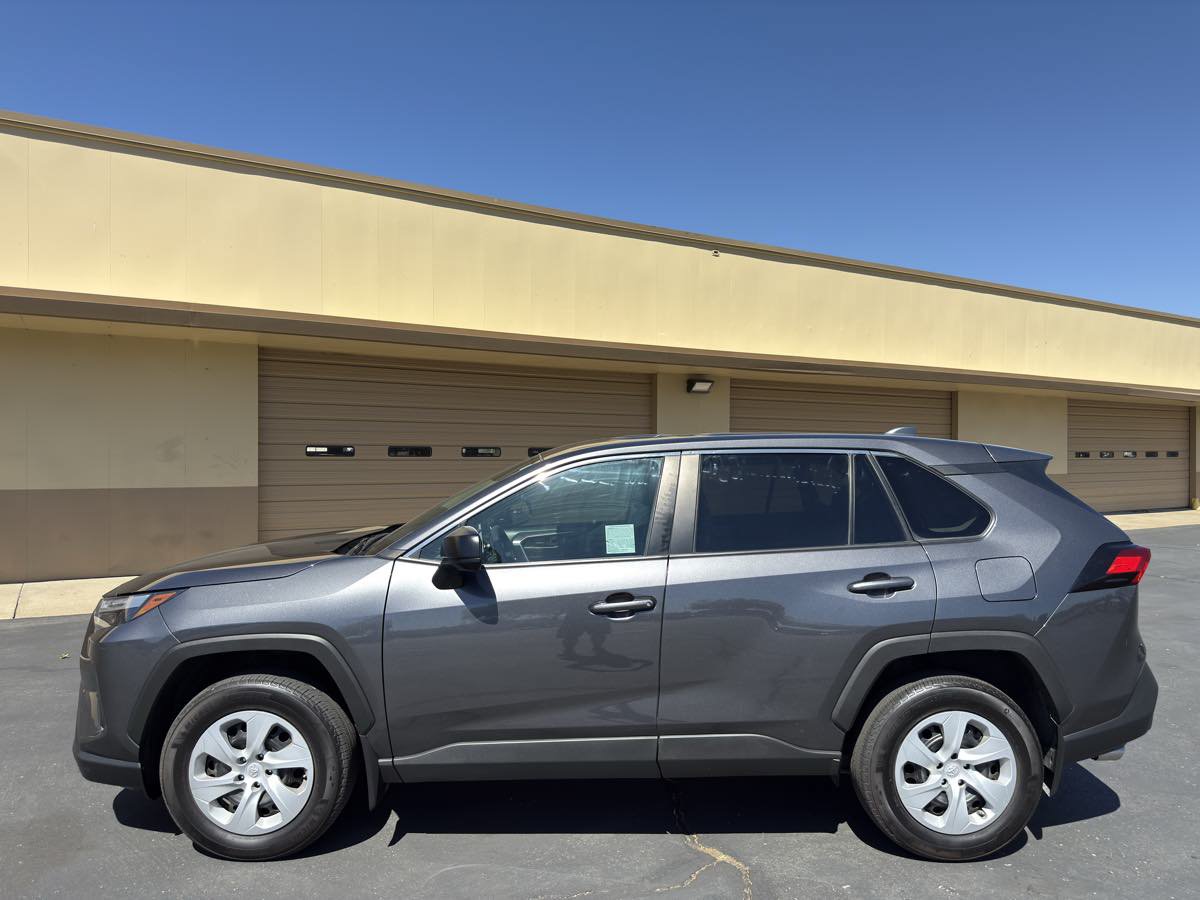Used 2024 Toyota RAV4 LE FWD image 4