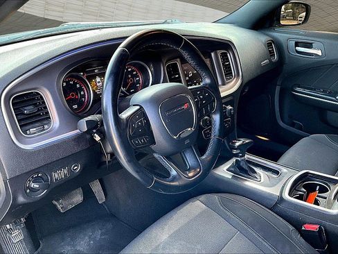Used 2022 Dodge Charger SXT RWD image 11