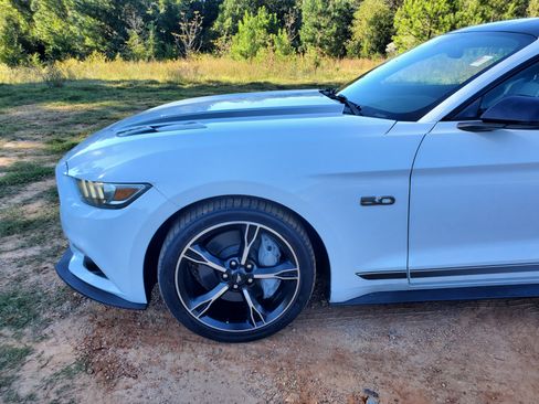 Used 2017 Ford Mustang GT Premium image 18