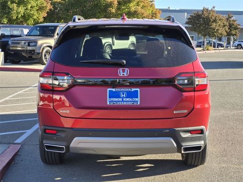 New 2025 Honda Pilot Touring image 5