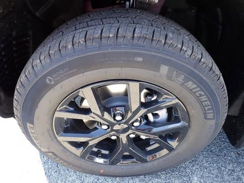 New 2025 Jeep Grand Cherokee Altitude image 11