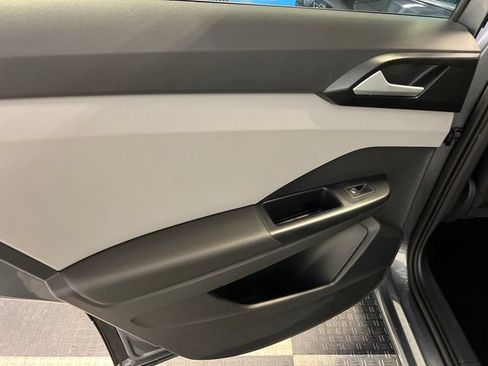 Certified 2022 Volkswagen Taos SE FWD image 17