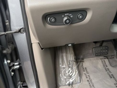 Used 2020 Chevrolet Traverse Premier image 17