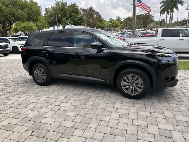 Used 2025 Nissan Pathfinder S FWD image 15