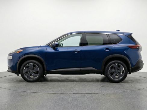 Used 2025 Nissan Rogue SV FWD image 5