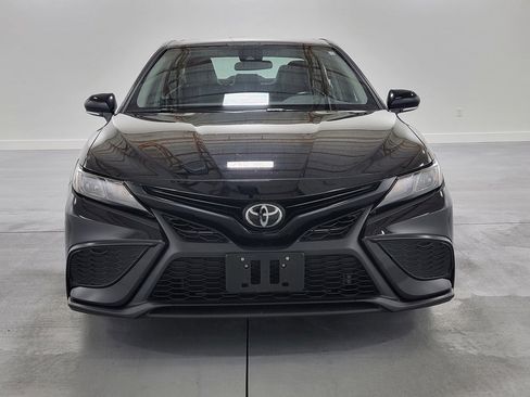 Used 2023 Toyota Camry SE image 3