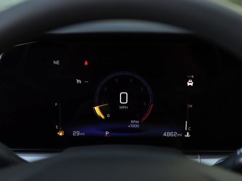 Used 2025 Chevrolet Trax LT FWD image 11