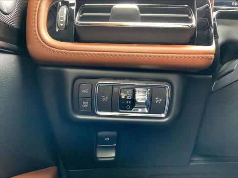 Used 2023 Lincoln Nautilus Reserve w/ Equipment Group 201A image 36