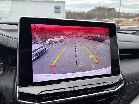 Used 2024 Jeep Compass Trailhawk image 11