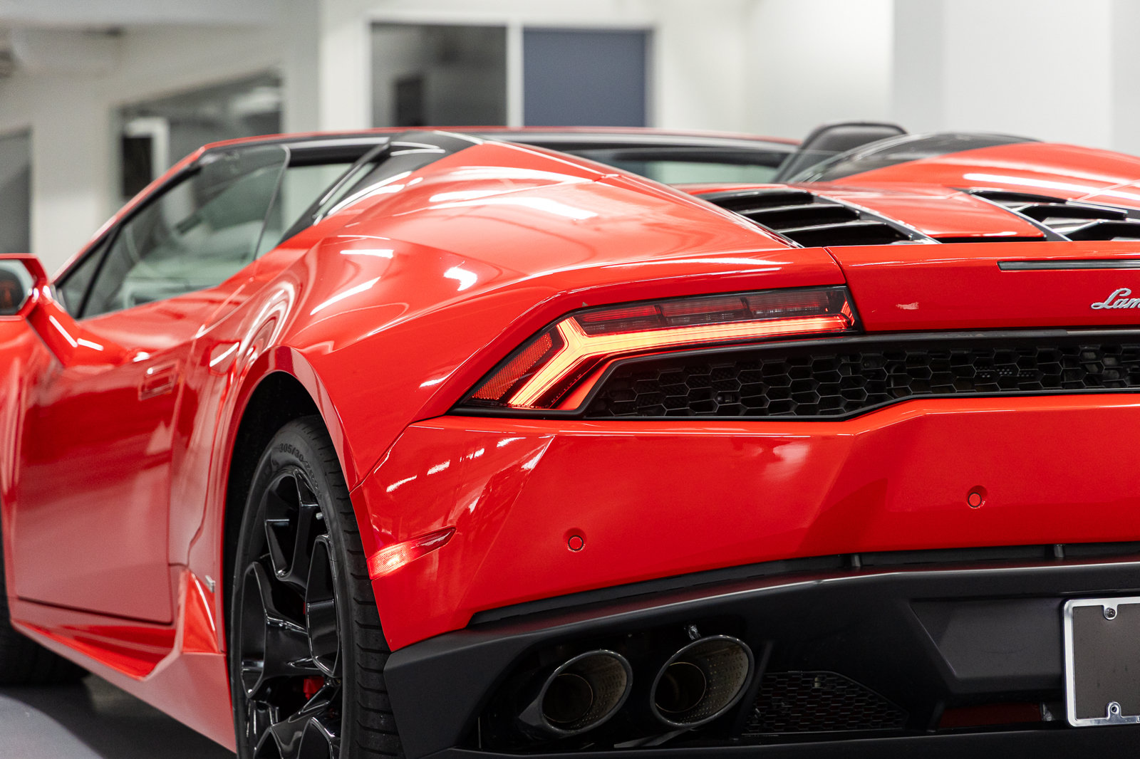 Used 2017 Lamborghini Huracan LP 610-4 AWD/4WD image 9
