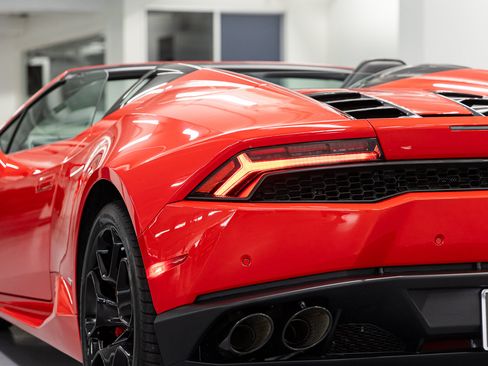Used 2017 Lamborghini Huracan LP 610-4 AWD/4WD image 9