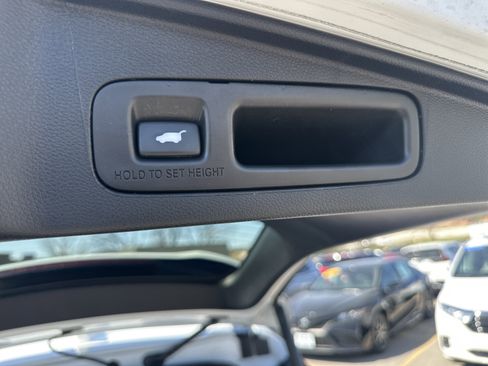 Used 2019 Honda CR-V Touring image 11