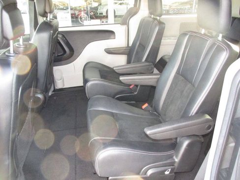 Used 2017 Dodge Grand Caravan SXT FWD image 14
