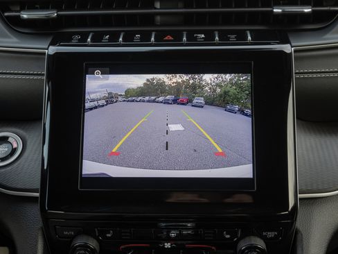 Used 2024 Jeep Grand Cherokee L Laredo image 26