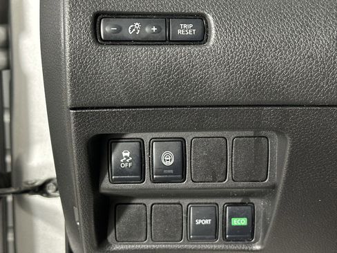 Used 2021 Nissan Rogue Sport S image 22