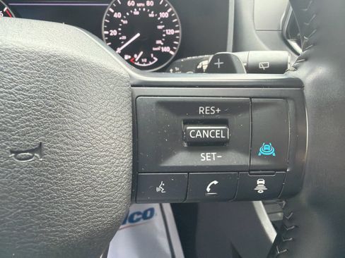 Used 2025 Nissan Rogue SV FWD image 16