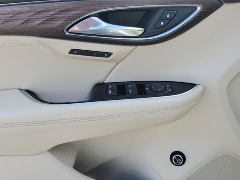 Used 2021 Buick Envision Avenir w/ Technology Package II image 20