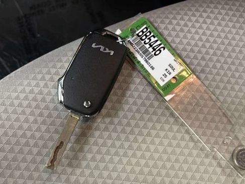 Used 2025 Kia Soul LX w/ LX Technology Package FWD image 24