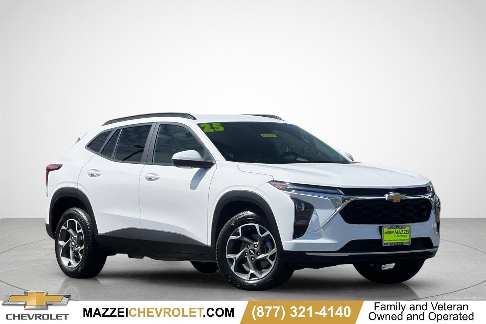 Used 2025 Chevrolet Trax LT FWD image 1