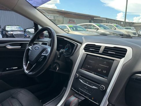 Used 2014 Ford Fusion SE FWD image 8