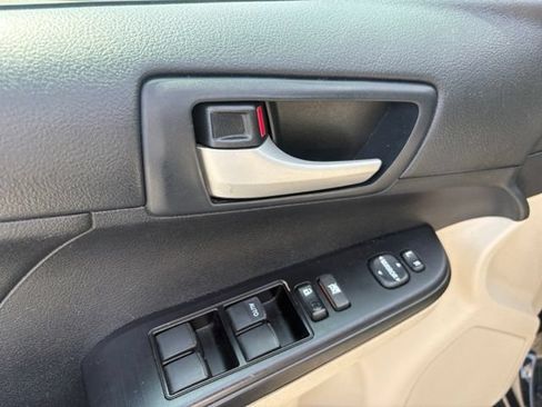 Used 2012 Toyota Camry LE FWD image 19