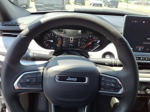 Used 2025 Jeep Compass Limited AWD/4WD image 11