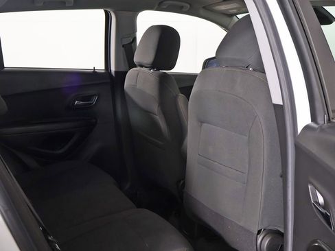 Used 2022 Chevrolet Trax LS image 24