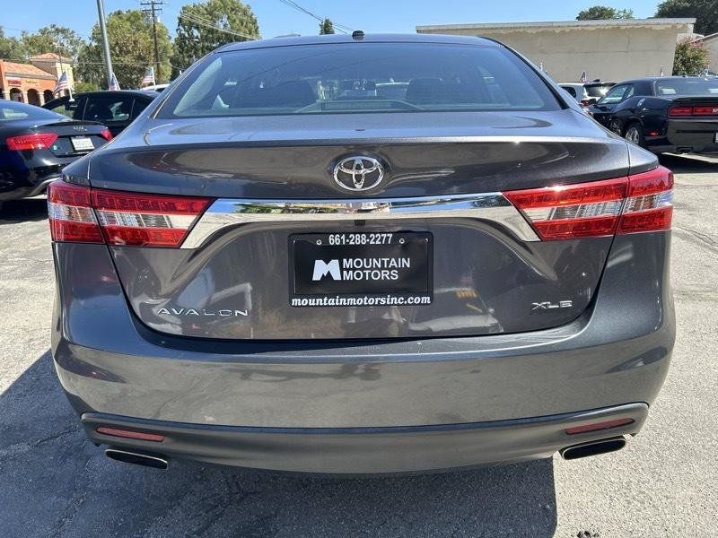 Used 2015 Toyota Avalon XLE w/ Preferred Accessory Package FWD image 4