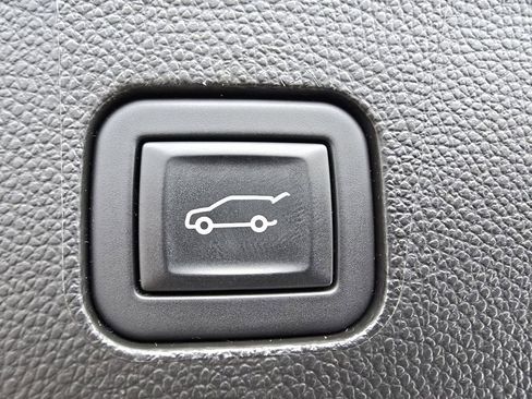 Used 2023 Buick Enclave Essence w/ LPO, Touring Package image 19