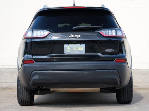 Used 2019 Jeep Cherokee Latitude w/ Popular Appearance Group FWD image 10