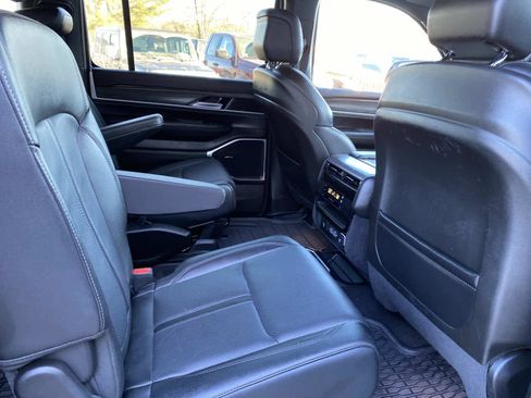 Certified 2024 Jeep Wagoneer Series III image 24