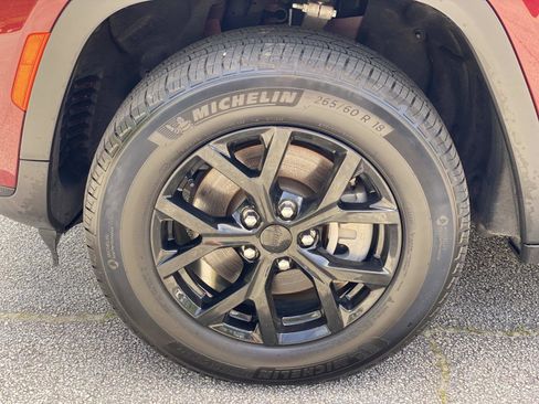 Used 2025 Jeep Grand Cherokee L Altitude RWD image 11