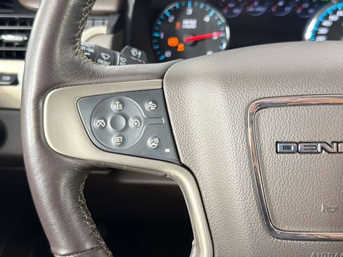 Used 2020 GMC Yukon Denali w/ Denali Premium Package RWD image 17