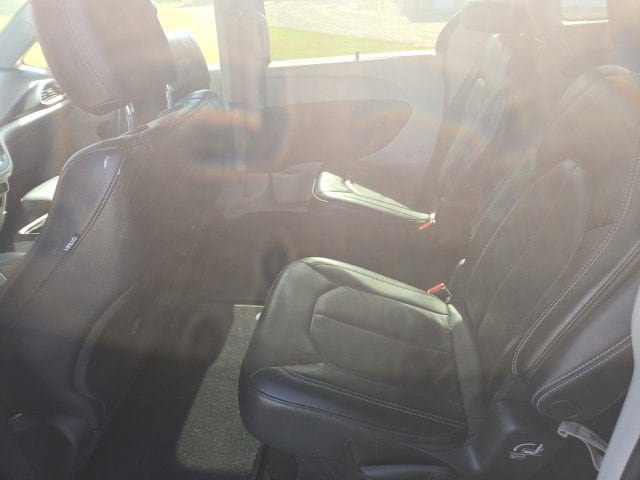 Used 2022 Chrysler Pacifica Touring-L FWD image 8