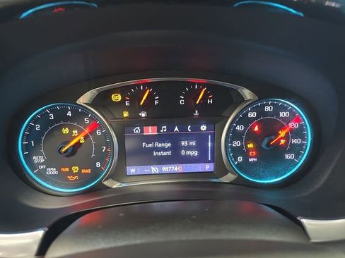 Used 2021 Chevrolet Traverse LT image 20