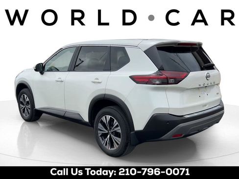 Used 2023 Nissan Rogue SV image 4