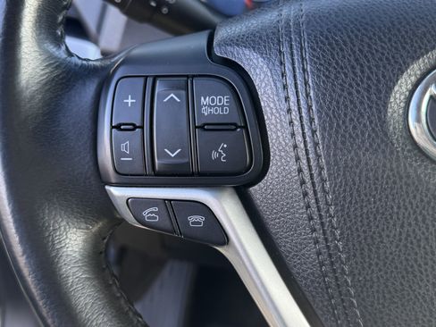 Used 2015 Toyota Sienna SE image 21