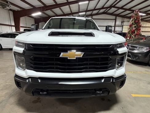 Used 2025 Chevrolet Silverado 2500 W/T w/ WT Convenience Package image 2