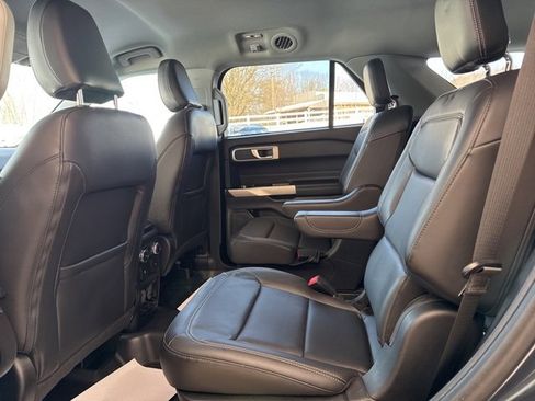 Used 2022 Ford Explorer XLT w/ Equipment Group 202A image 28