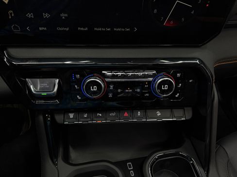 Used 2026 GMC Sierra 2500 AT4 w/ AT4 Premium Plus Package AWD/4WD image 21